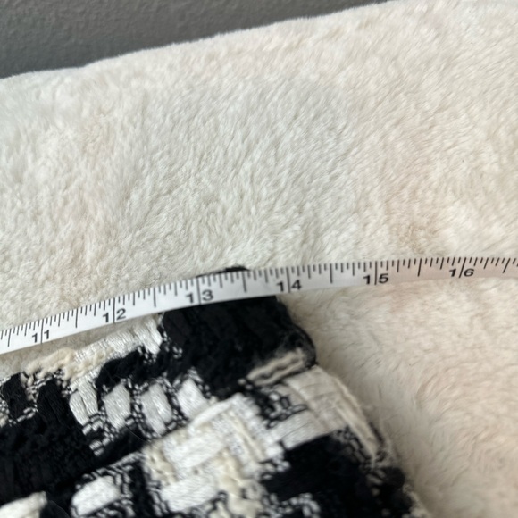 Alice + Olivia Conry woven Houndstooth Shorts - Picture 7 of 7